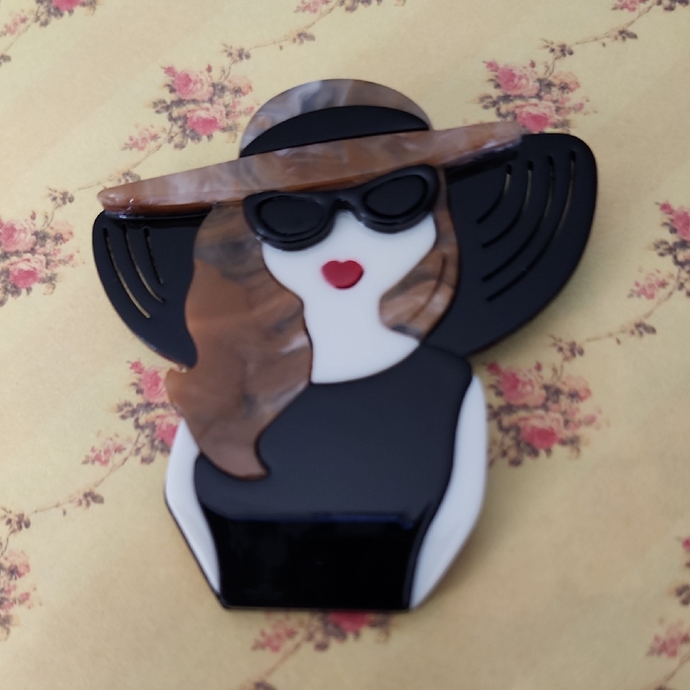 Chic Black and Brown FASHIONISTA Brooch#2